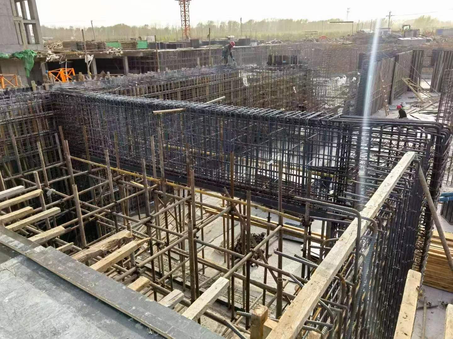 平南建筑基础筏板施工时混凝土有哪些常见问题?